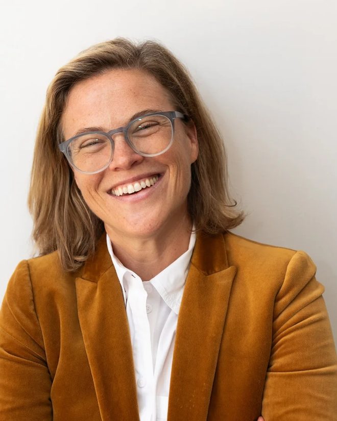 Nora, advisor to Zoee
